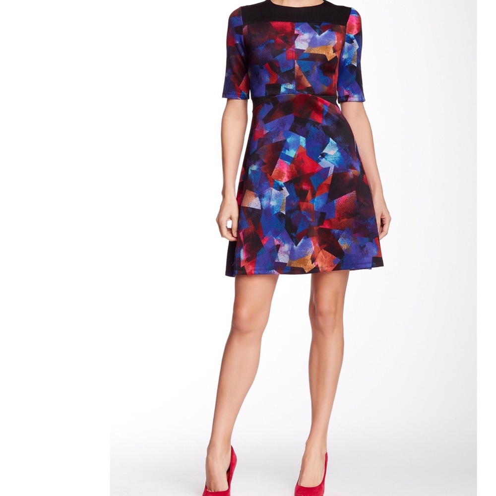 MAGGY LONDON Geo Fit Flare Short Sleeve Dress